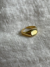 Load image into Gallery viewer, SIGNET RING - Eleva the Label

