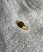 Load image into Gallery viewer, SIGNET RING - Eleva the Label
