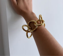 Load image into Gallery viewer, PLUMERIA BRACELET - Eleva the Label
