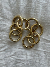 Load image into Gallery viewer, PLUMERIA BRACELET - Eleva the Label
